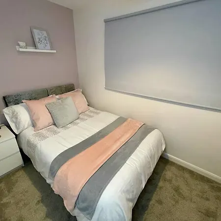 Silver Stag Properties, Cozy 2 Bedroom Home W Parking Loughborough Exterior photo