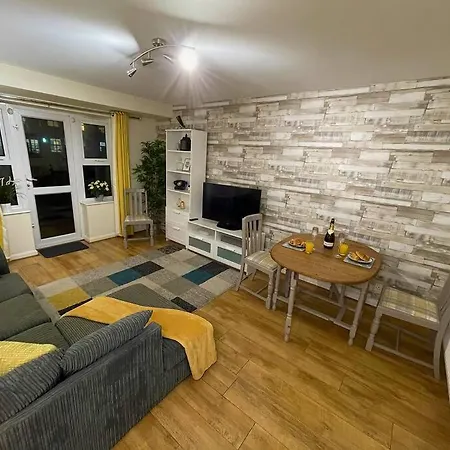 Silver Stag Properties, Cozy 2 Bedroom Home W Parking Loughborough Exterior photo