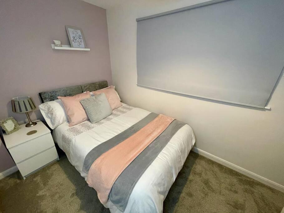 Silver Stag Properties, Cozy 2 Bedroom W Parking