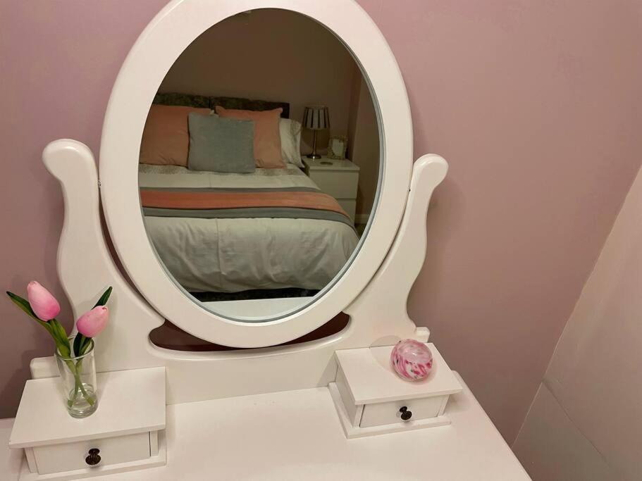 Silver Stag Properties, Cozy 2 Bedroom W Parking Apartment