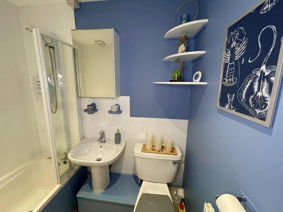 Silver Stag Properties, Cozy 2 Bedroom W Parking